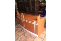 THANH LÝ QUẦY LỄ TÂN MẶT KÍNH CÓ HỘC VÀ CỬA 2 CÁNH MỞ